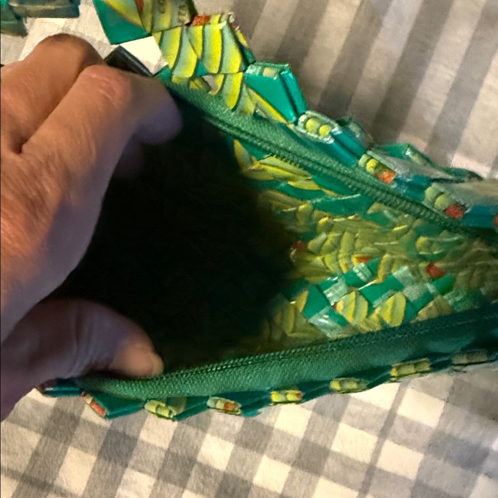 Source Unknown Vibrant Green Patterned Clutch - image 3